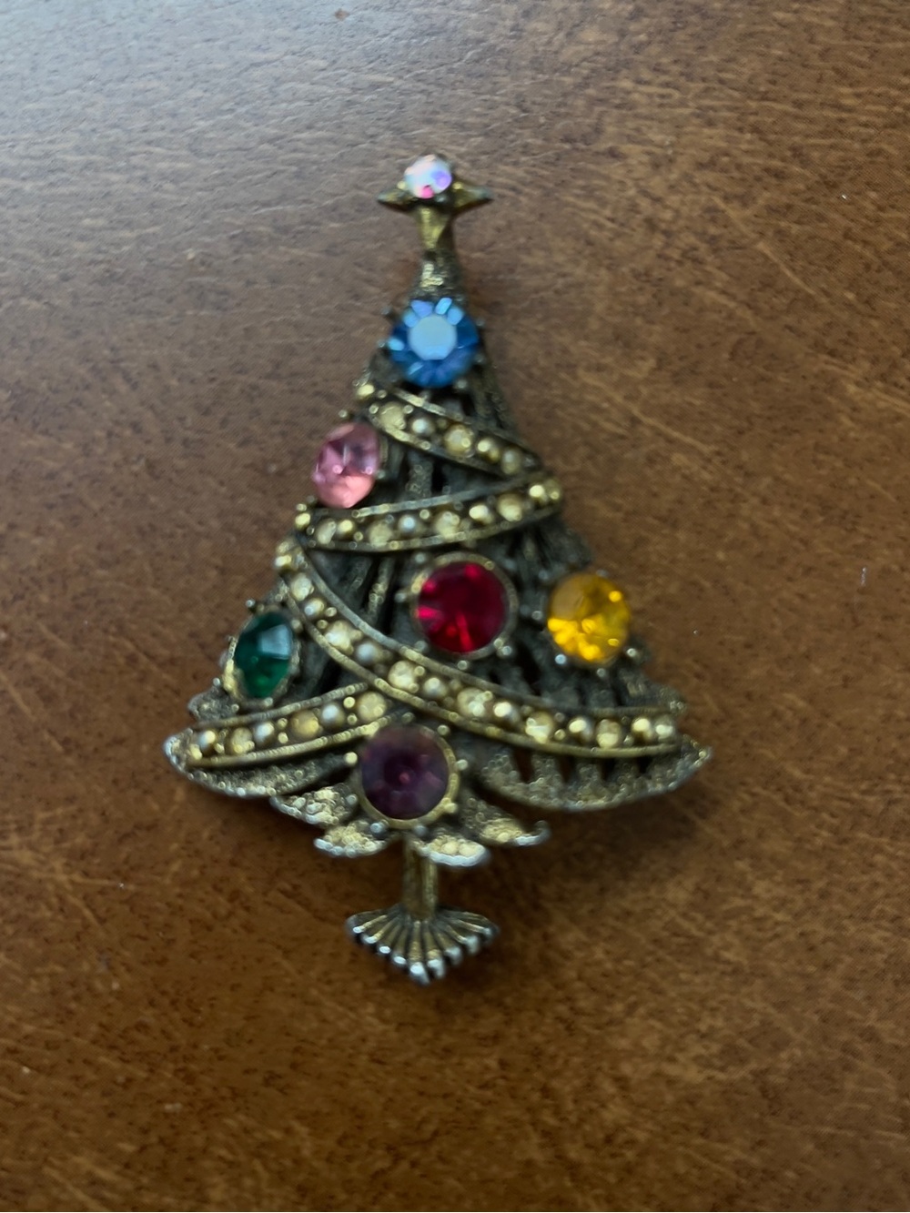 VTG/Vintage Gold Tone Multi Rhinestone Christmas Tree Brooch Pin